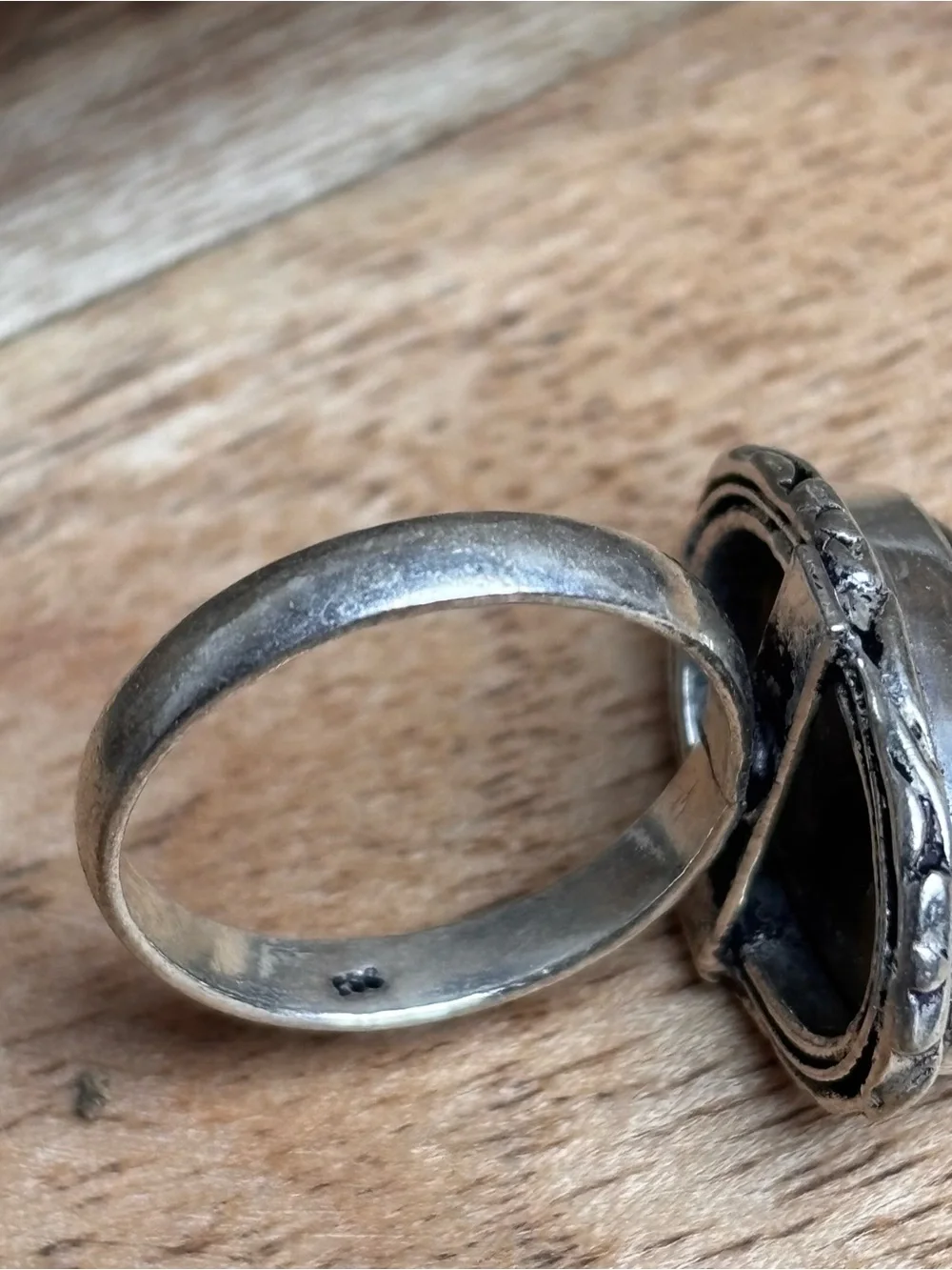 Hand Crafted Silver Oval Labradorite Ring in Gray-Green women’s size 7